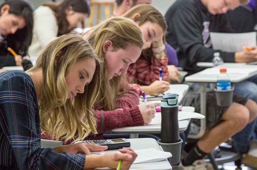 AP Courses vs Dual Credit: What's best for high school students?